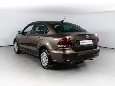 Volkswagen Polo 1.6 MPI AT (110 л. с.) Drive