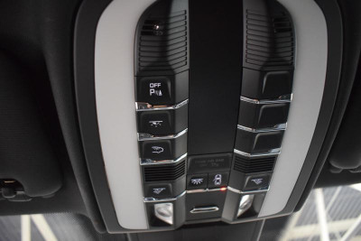 Porsche Cayenne S 4.8 Tiptronic AWD (400 л. с.)
