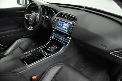 Jaguar XE 2.0 D AT (180 л. с.) Prestige
