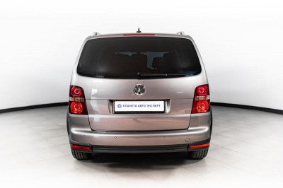 Volkswagen Touran 1.4 AT (170 л.с.)