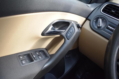 Volkswagen Polo 1.6 MPI AT (105 л.с.)