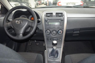 Toyota Corolla 1.6 MT (122 л. с.)