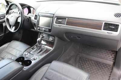 Volkswagen Touareg 3.0 TDI Tiptronic 4Motion (245 л. с.) R-line