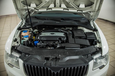 ŠKODA Superb 1.8 TSI DSG (160 л. с.)