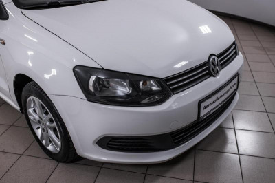 Volkswagen Polo 1.6 Tiptronic (105 л. с.)