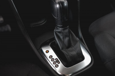 Volkswagen Polo 1.6 Tiptronic (105 л. с.)