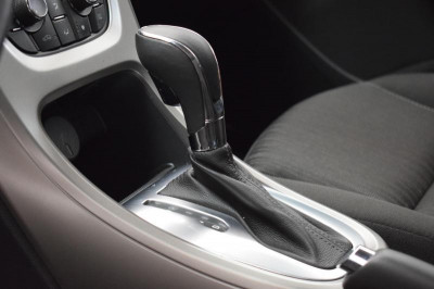 Opel Astra 1.4 Turbo AT (140 л. с.)