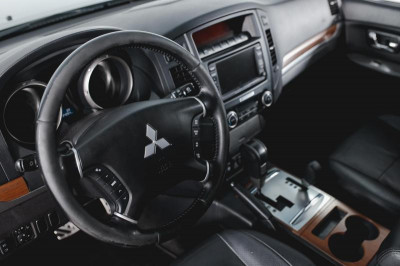 Mitsubishi Pajero 3.8 AT (250 л. с.)
