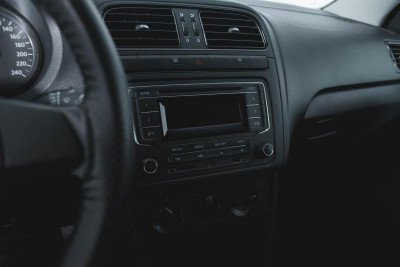 Volkswagen Polo 1.6 MT (105 л. с.)