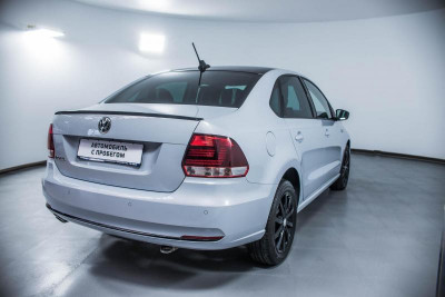 Volkswagen Polo 1.6 MPI AT (110 л. с.)