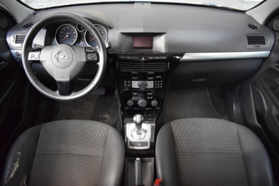 Opel Astra 1.6 Easytronic (105 л. с.)