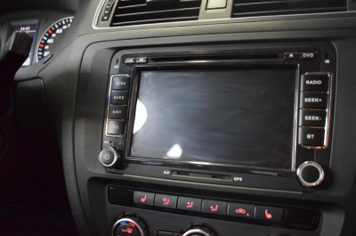 Volkswagen Jetta 1.4 TSI DSG (150 л. с.)