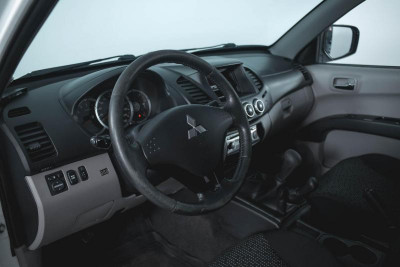Mitsubishi L200 2.5 DI-D MT (136 л. с.)