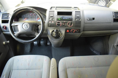 Volkswagen Transporter 2.5 TDI Kombi L MT (130 л. с.)
