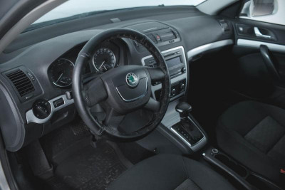 ŠKODA Octavia 1.6 AT (102 л. с.)