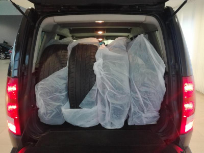 Land Rover Discovery 4.4 AT (295 л. с.)