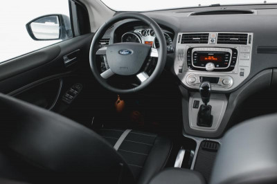 Ford Kuga 2.5 MT AWD (200 л. с. '11)