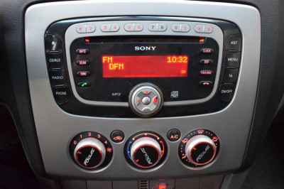 Ford Focus 1.6 MT (101 л. с.)