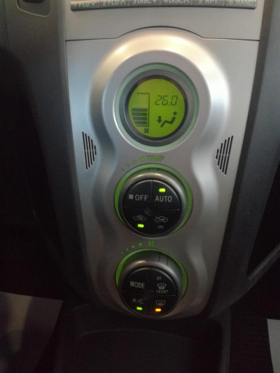 Toyota Yaris 1.3 AT (87 л. с.)