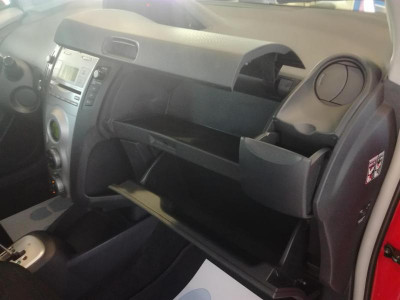 Toyota Yaris 1.3 AT (87 л. с.)