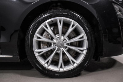 Audi A8 4.2 FSI L quattro tiptronic (372 л. с.)