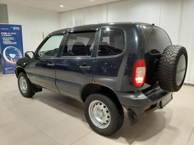 Chevrolet niva Niva 1.7 MT (80 л.с.) 4WD