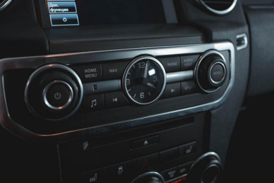 Land Rover Discovery 3.0 TDV6 AT 4WD (211 л. с.)