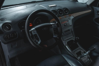 Ford Galaxy 2.0 MT (145 л. с.)