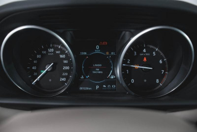 Land Rover Discovery 3.0 SiV6 AT 4WD (340 л.с.) SE