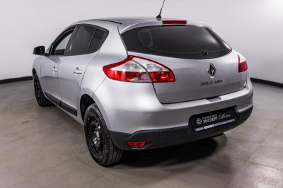 Renault Megane 1.6 MT (100 л. с.)