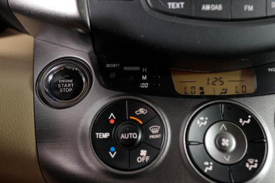 Toyota RAV4 2.0 CVT AWD (148 л. с.)