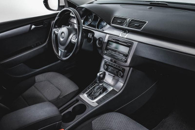 Volkswagen Passat 1.8 TSI DSG (152 л. с.)