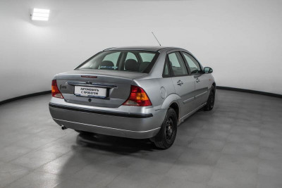 Ford Focus 1.6 MT (101 л. с.)