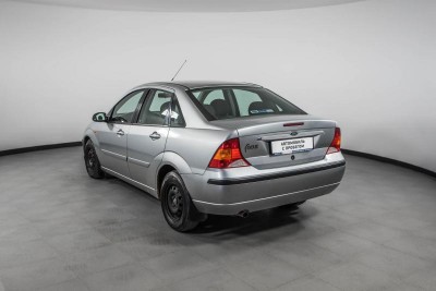 Ford Focus 1.6 MT (101 л. с.)