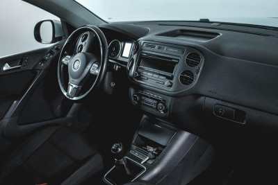 Volkswagen Tiguan 1.4 TSI BlueMotion MT (122 л. с.)