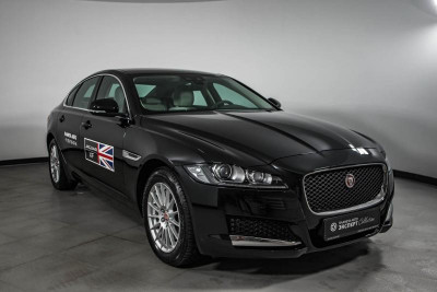 Jaguar XF 2.0 D AT (180 л. с.) Prestige