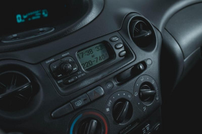 Toyota Yaris 1.0 MT (68 л. с.)