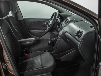 Volkswagen Polo 1.6 MPI MT (110 л. с.)