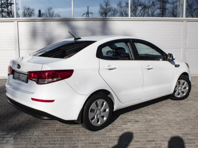 Kia Rio 1.4 MT (107 л. с.)
