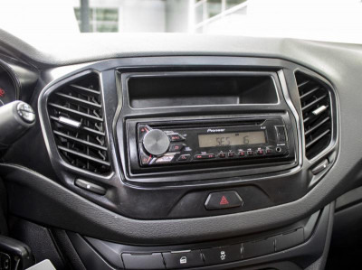 LADA Vesta 1.6 AMT (106 л. с.)