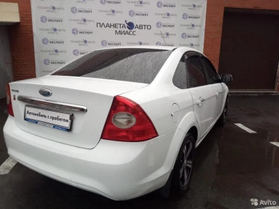 Ford Focus 1.6 MT (101 л. с.)
