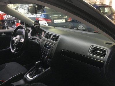 Volkswagen Jetta 1.4 TSI DSG (122 л. с.)