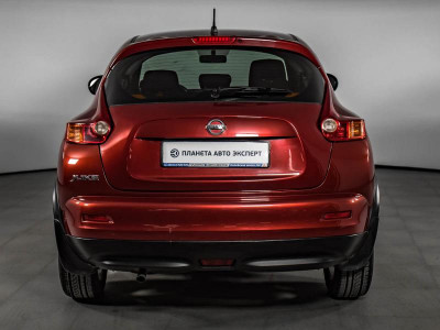 Nissan Juke 1.6 MT (94 л. с.)