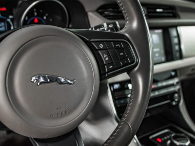 Jaguar XF 2.0 D AT AWD (180 л. с.)