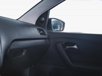 Volkswagen Polo 1.6 MT (85 л. с.)