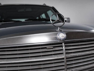 Mercedes-Benz W123 230 2.0 MT (136 л.с.)