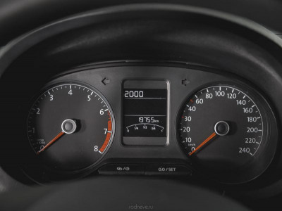 Volkswagen Polo 1.6 MPI MT (110 л. с.)