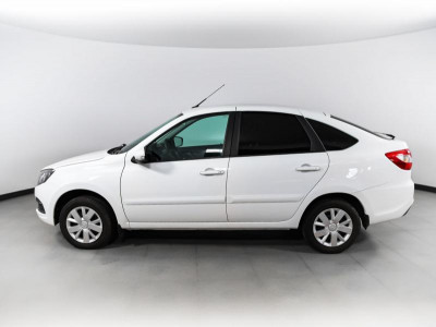 LADA Новая Granta хетчбэк 1.6 MT 16кл (106 л. с.)