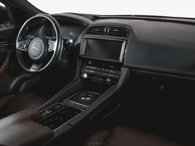 Jaguar F-Pace 3.0 D AT AWD (300 л.с.)