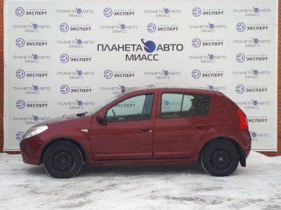 Renault Sandero 1.6 MT (84 л. с.)